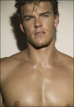 alan-ritchson010 (512x739, 156 kБ...)