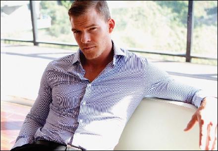 alan-ritchson024 (972x673, 343 kБ...)